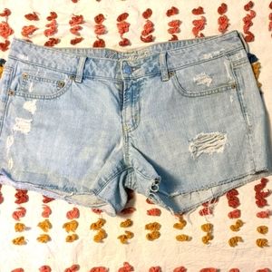 Light wash American Eagle denim jean shorts